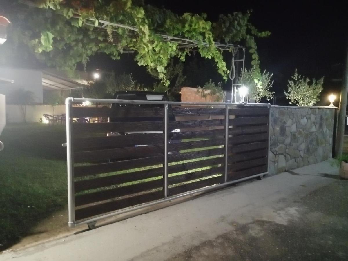 Ο Ακλόνητος Lejlighedshotel Néa Meságkala Eksteriør billede